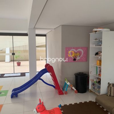 Apartamento com 72m², 2 quartos (sendo 1 suíte), 2 garagens, no bairro Itacorubi em Florianópolis