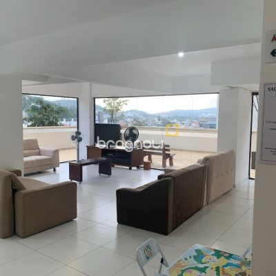 Apartamento com 72m², 2 quartos (sendo 1 suíte), 2 garagens, no bairro Itacorubi em Florianópolis