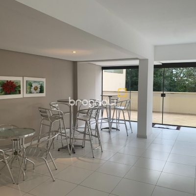 Apartamento com 72m², 2 quartos (sendo 1 suíte), 2 garagens, no bairro Itacorubi em Florianópolis