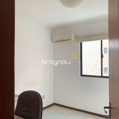 Apartamento com 72m², 2 quartos (sendo 1 suíte), 2 garagens, no bairro Itacorubi em Florianópolis
