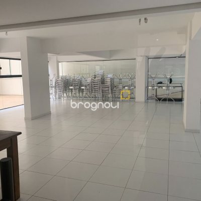 Apartamento com 72m², 2 quartos (sendo 1 suíte), 2 garagens, no bairro Itacorubi em Florianópolis
