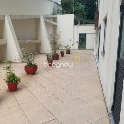 Apartamento com 72m², 2 quartos (sendo 1 suíte), 2 garagens, no bairro Itacorubi em Florianópolis