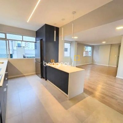 Apartamento com 129m², 4 quartos (sendo 1 suíte), 1 garagem, no bairro Centro em Florianópolis