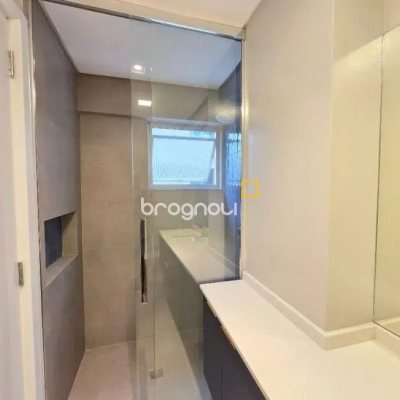 Apartamento com 129m², 4 quartos (sendo 1 suíte), 1 garagem, no bairro Centro em Florianópolis