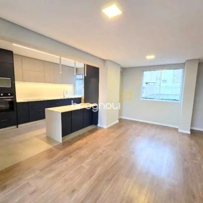 Apartamento com 129m², 4 quartos (sendo 1 suíte), 1 garagem, no bairro Centro em Florianópolis