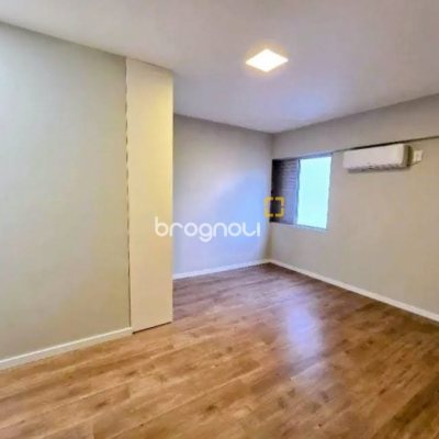 Apartamento com 129m², 4 quartos (sendo 1 suíte), 1 garagem, no bairro Centro em Florianópolis