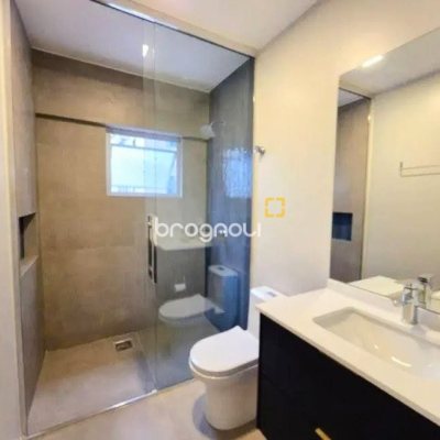 Apartamento com 129m², 4 quartos (sendo 1 suíte), 1 garagem, no bairro Centro em Florianópolis