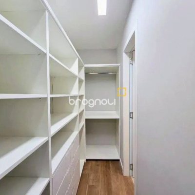 Apartamento com 129m², 4 quartos (sendo 1 suíte), 1 garagem, no bairro Centro em Florianópolis