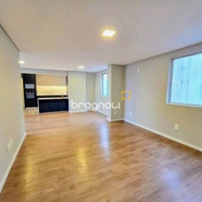 Apartamento com 129m², 4 quartos (sendo 1 suíte), 1 garagem, no bairro Centro em Florianópolis