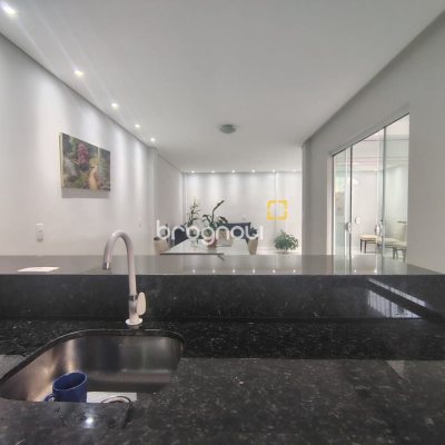 Casa com 107m², 3 quartos (sendo 1 suíte), 2 garagens, no bairro Vargem do Bom Jesus em Florianópolis