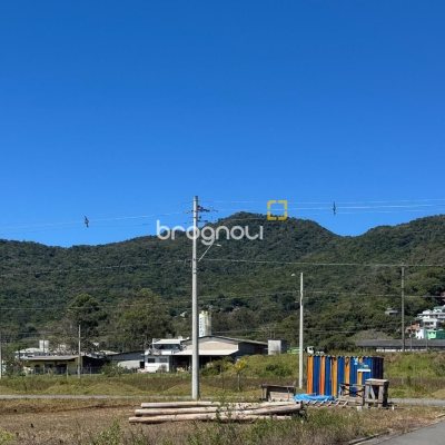 Terreno com 450m², no bairro São João do Rio Vermelho em Florianópolis