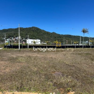 Terreno com 450m², no bairro São João do Rio Vermelho em Florianópolis