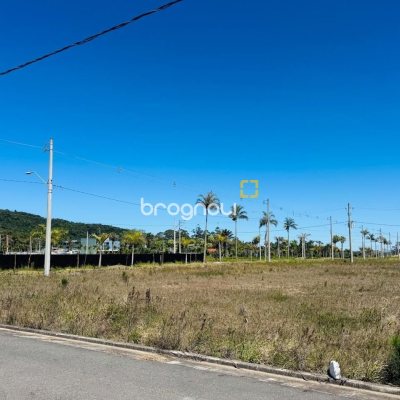 Terreno com 450m², no bairro São João do Rio Vermelho em Florianópolis