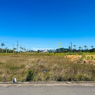 Terreno com 450m², no bairro São João do Rio Vermelho em Florianópolis