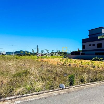 Terreno com 450m², no bairro São João do Rio Vermelho em Florianópolis