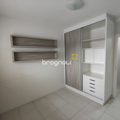 Apartamento com 121m², 4 quartos (sendo 2 suítes), 2 garagens, no bairro Balneário em Florianópolis