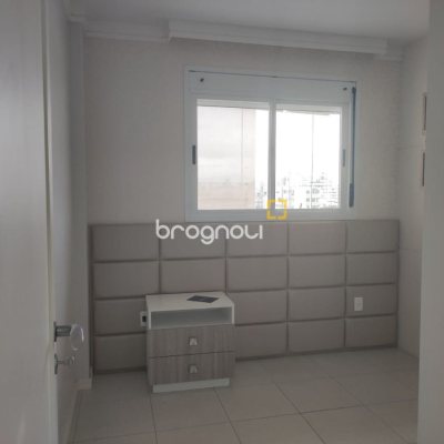 Apartamento com 121m², 4 quartos (sendo 2 suítes), 2 garagens, no bairro Balneário em Florianópolis