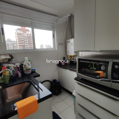 Apartamento com 121m², 4 quartos (sendo 2 suítes), 2 garagens, no bairro Balneário em Florianópolis