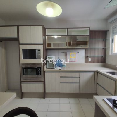 Apartamento com 121m², 4 quartos (sendo 2 suítes), 2 garagens, no bairro Balneário em Florianópolis