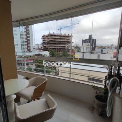 Apartamento com 121m², 4 quartos (sendo 2 suítes), 2 garagens, no bairro Balneário em Florianópolis