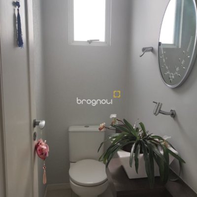 Apartamento com 121m², 4 quartos (sendo 2 suítes), 2 garagens, no bairro Balneário em Florianópolis