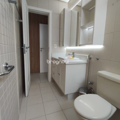 Apartamento com 121m², 4 quartos (sendo 2 suítes), 2 garagens, no bairro Balneário em Florianópolis