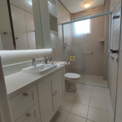 Apartamento com 121m², 4 quartos (sendo 2 suítes), 2 garagens, no bairro Balneário em Florianópolis