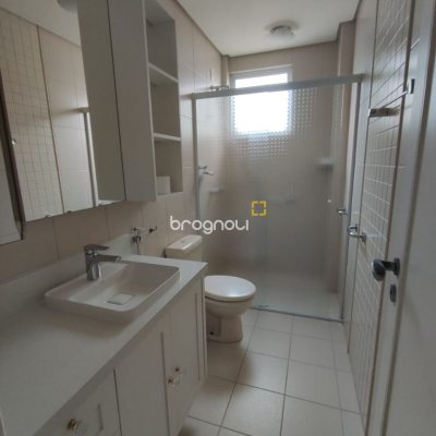Apartamento com 121m², 4 quartos (sendo 2 suítes), 2 garagens, no bairro Balneário em Florianópolis