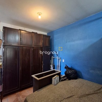 Casa com 108m², 3 quartos (sendo 1 suíte), 2 garagens, no bairro Barreiros em São José