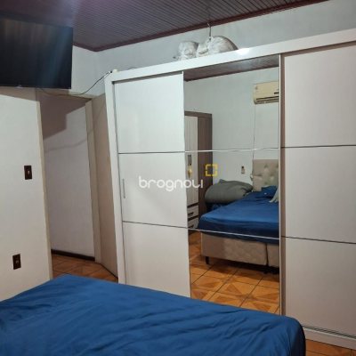 Casa com 108m², 3 quartos (sendo 1 suíte), 2 garagens, no bairro Barreiros em São José