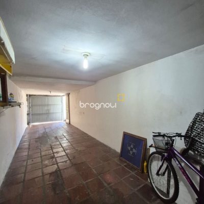 Casa com 108m², 3 quartos (sendo 1 suíte), 2 garagens, no bairro Barreiros em São José
