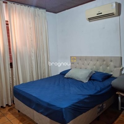 Casa com 108m², 3 quartos (sendo 1 suíte), 2 garagens, no bairro Barreiros em São José