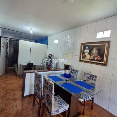 Casa com 108m², 3 quartos (sendo 1 suíte), 2 garagens, no bairro Barreiros em São José