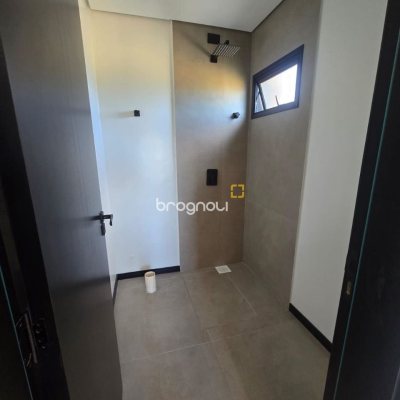 Casa com 260m², 3 quartos (sendo 3 suítes), 2 garagens, no bairro Vargem do Bom Jesus em Florianópolis