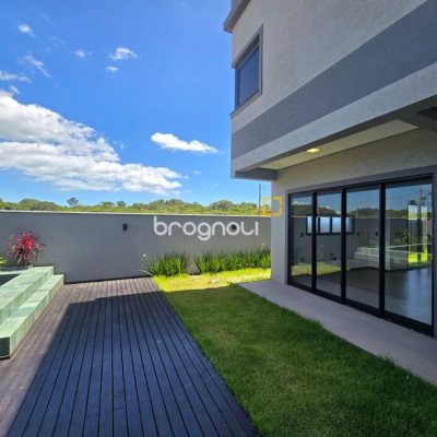 Casa com 260m², 3 quartos (sendo 3 suítes), 2 garagens, no bairro Vargem do Bom Jesus em Florianópolis