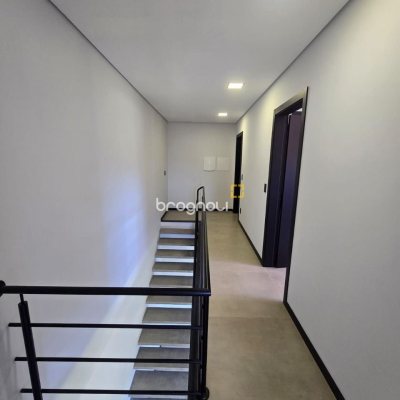 Casa com 260m², 3 quartos (sendo 3 suítes), 2 garagens, no bairro Vargem do Bom Jesus em Florianópolis
