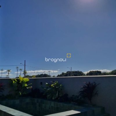 Casa com 260m², 3 quartos (sendo 3 suítes), 2 garagens, no bairro Vargem do Bom Jesus em Florianópolis