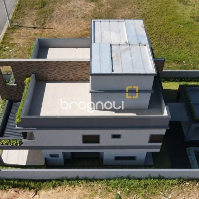 Casa com 260m², 3 quartos (sendo 3 suítes), 2 garagens, no bairro Vargem do Bom Jesus em Florianópolis