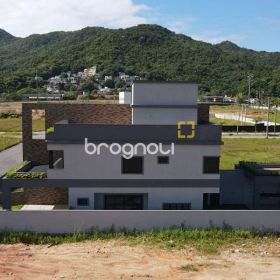 Casa com 260m², 3 quartos (sendo 3 suítes), 2 garagens, no bairro Vargem do Bom Jesus em Florianópolis