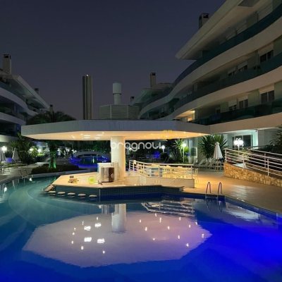 Apartamento com 137m², 5 quartos (sendo 4 suítes), 2 garagens, no bairro Canasvieiras em Florianópolis