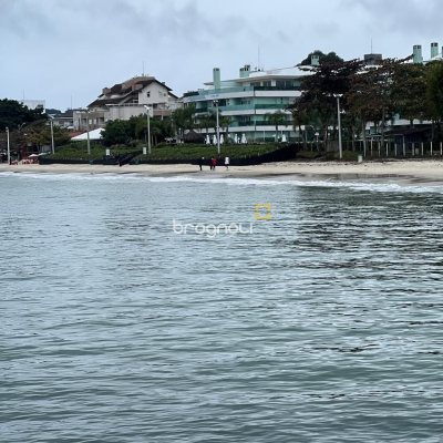 Apartamento com 137m², 5 quartos (sendo 4 suítes), 2 garagens, no bairro Canasvieiras em Florianópolis