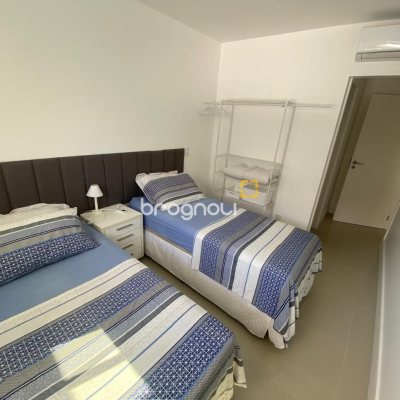 Apartamento com 137m², 5 quartos (sendo 4 suítes), 2 garagens, no bairro Canasvieiras em Florianópolis
