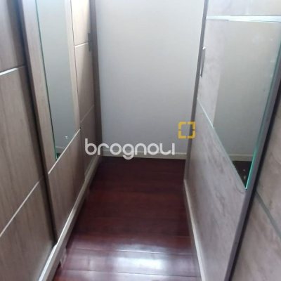 Casa com 237m², 5 quartos (sendo 1 suíte), 6 garagens, no bairro Balneário em Florianópolis