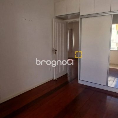 Casa com 237m², 5 quartos (sendo 1 suíte), 6 garagens, no bairro Balneário em Florianópolis