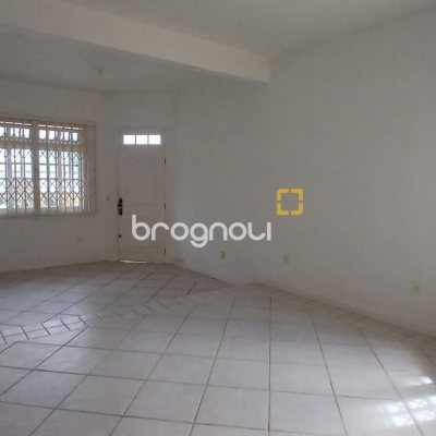 Casa com 237m², 5 quartos (sendo 1 suíte), 6 garagens, no bairro Balneário em Florianópolis