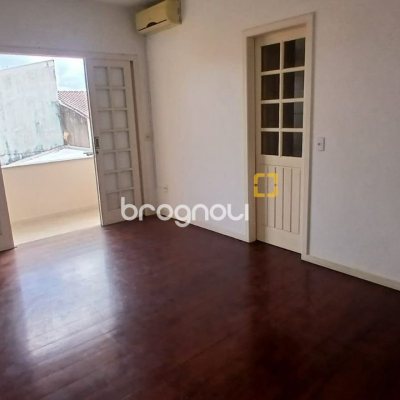 Casa com 237m², 5 quartos (sendo 1 suíte), 6 garagens, no bairro Balneário em Florianópolis