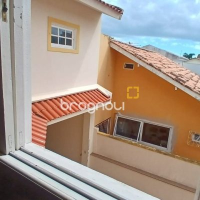 Casa com 237m², 5 quartos (sendo 1 suíte), 6 garagens, no bairro Balneário em Florianópolis