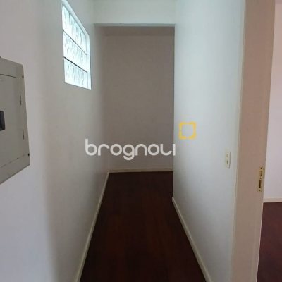 Casa com 237m², 5 quartos (sendo 1 suíte), 6 garagens, no bairro Balneário em Florianópolis