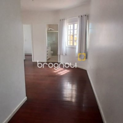 Casa com 237m², 5 quartos (sendo 1 suíte), 6 garagens, no bairro Balneário em Florianópolis