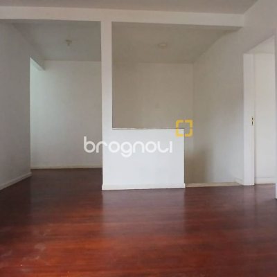 Casa com 237m², 5 quartos (sendo 1 suíte), 6 garagens, no bairro Balneário em Florianópolis